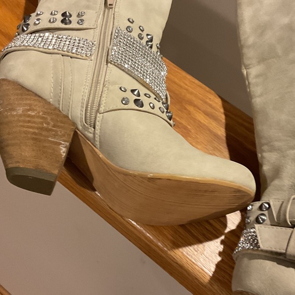 Beige Heeled Boots with Studded Accents - Size 6, Urban Cowgirl, Boho, - Picture 12 of 14